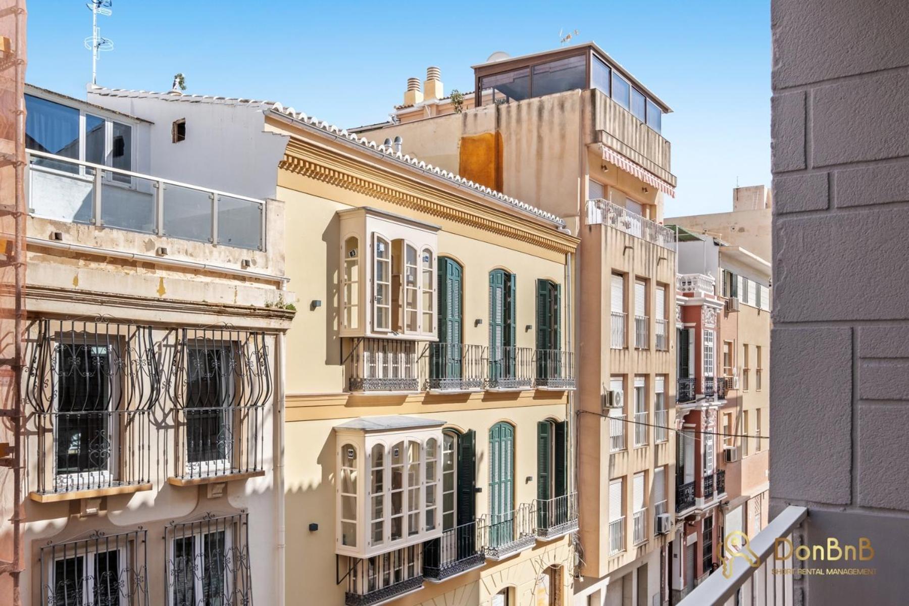 Lägenhet Flat With Balcony Málaga